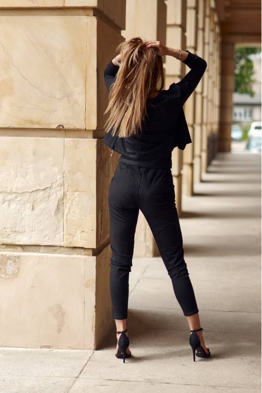 Feminine cotton three-piece set in black Feminine cotton three-piece set in black