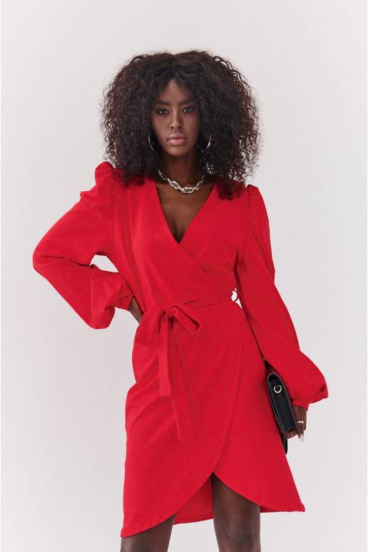 Dress in a twisted pattern blown sleeves red