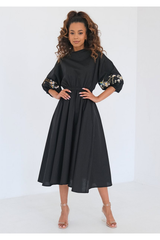 Mabel - Embroidered black midi dress
