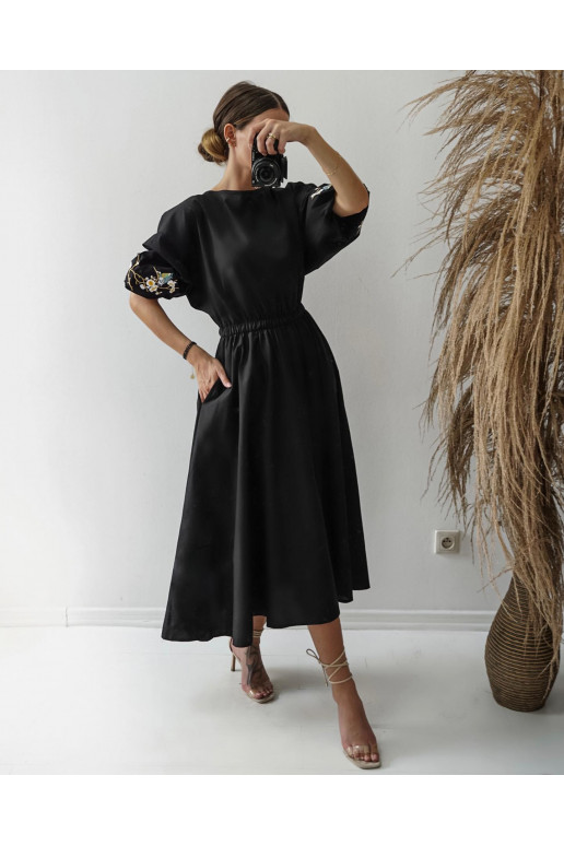 Mabel - Embroidered black midi dress