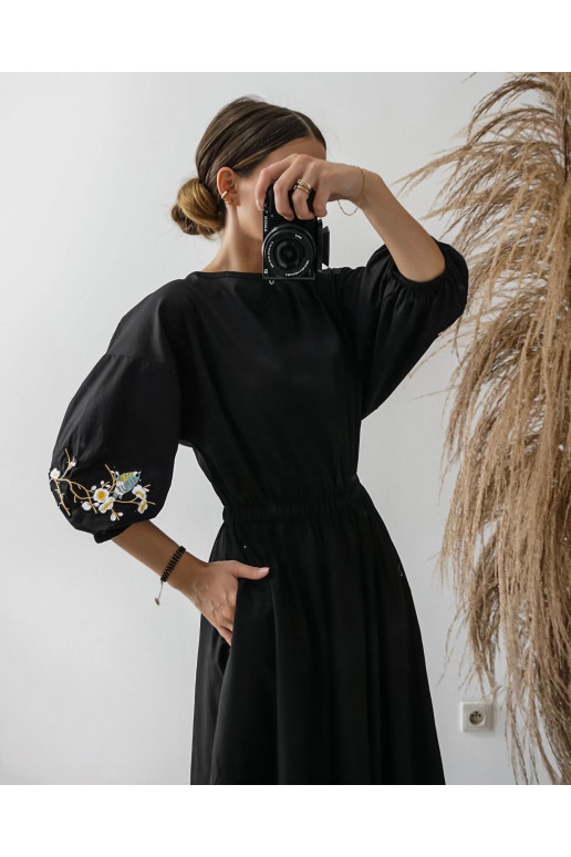 Mabel - Embroidered black midi dress