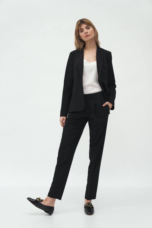 Juodos spalvos švarkas modelis Nife