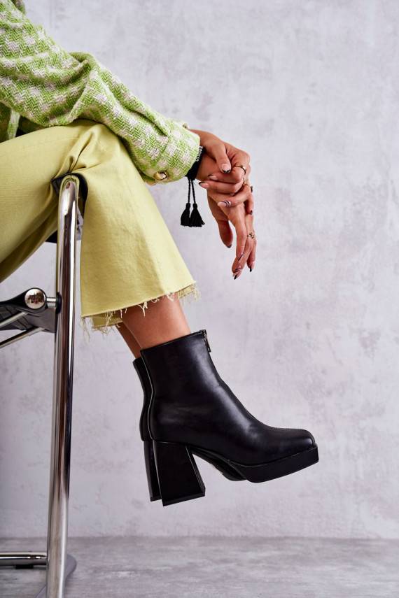 Women's Boots On Chunky Heels With A Zipper Black Carrera