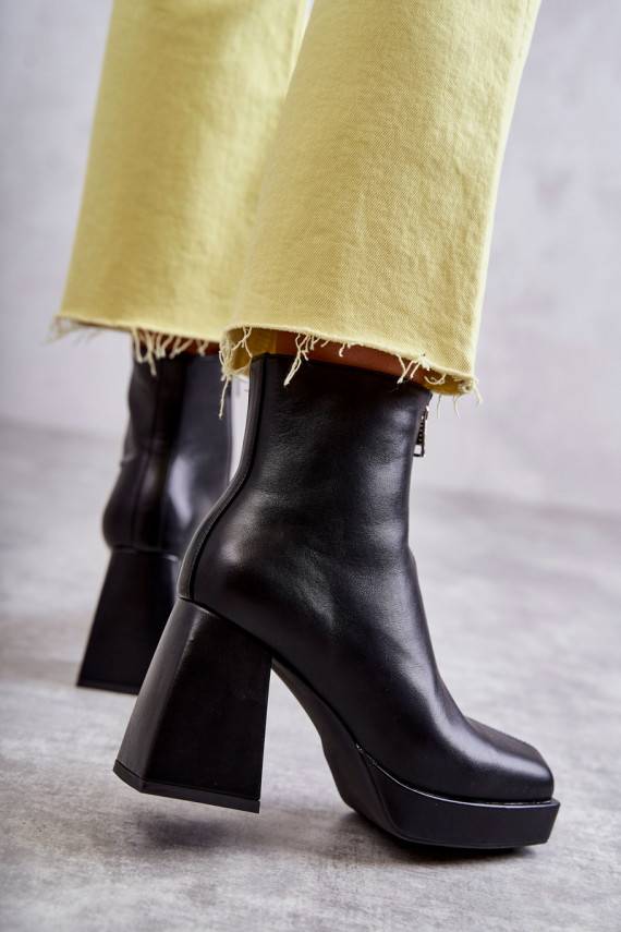 Women's Boots On Chunky Heels With A Zipper Black Carrera