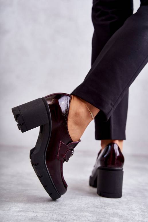 Elegant shoes on a pillar With Silver Ornament Red Harmell