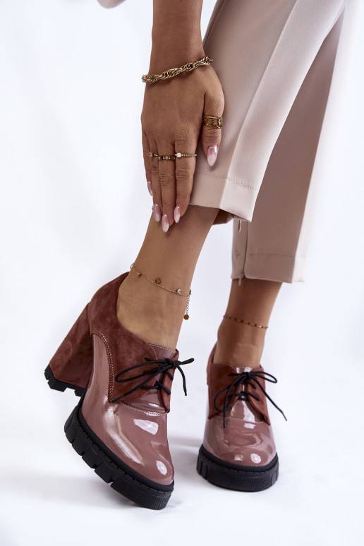 Fashionable suede and lacquered boots on the platform pink Carisa