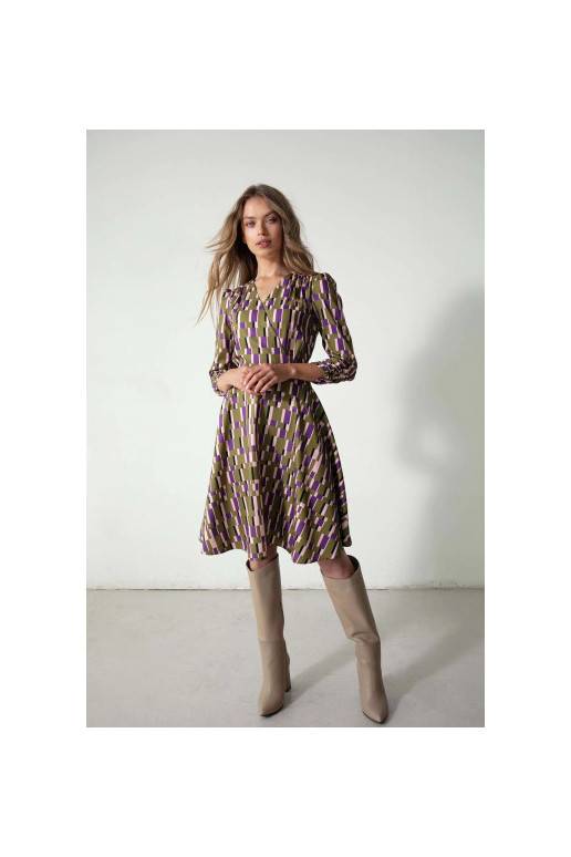 Stilingų raštų suknelė Makover