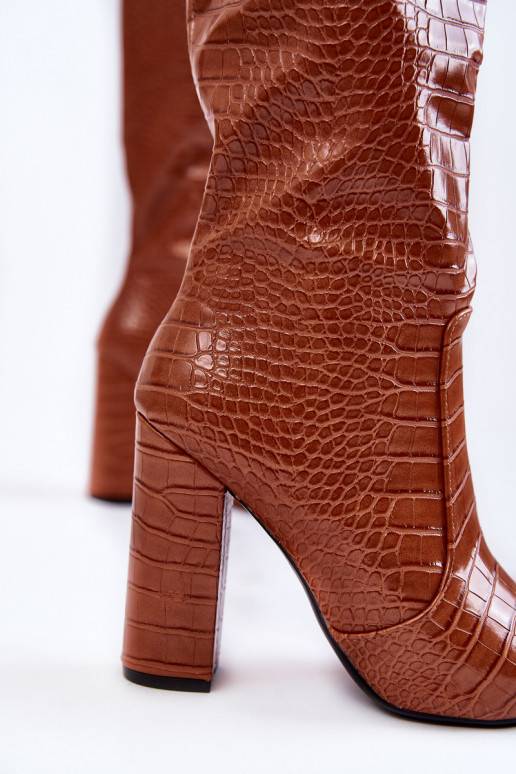 Trendy Boots On A Bar Camel Constancy 