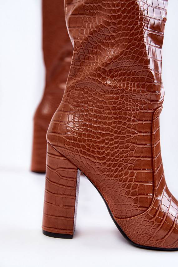 Trendy Boots On A Bar Camel Constancy 