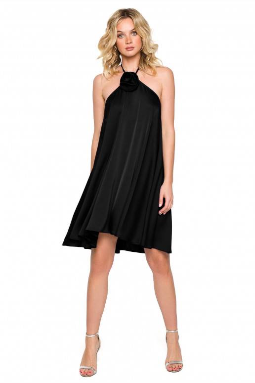 Vakarinė suknelė apnuogintais pečiais...